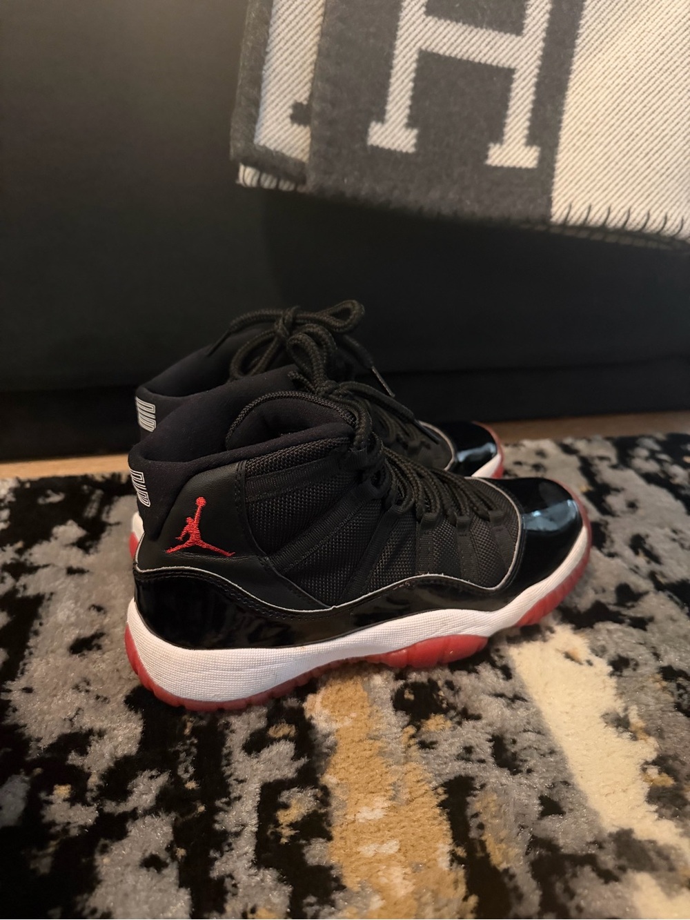 Jordan Kids Retro High-Top Sneakers in Black and Red